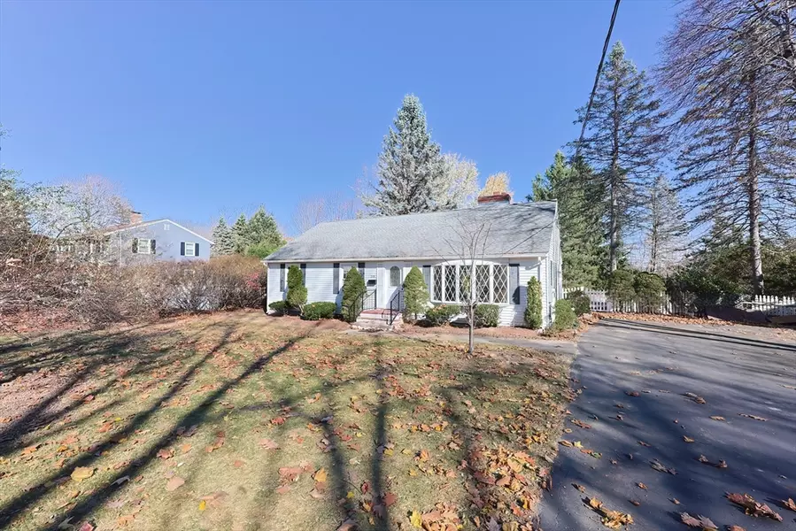 395 Hollis Rd, Lunenburg, MA 01462