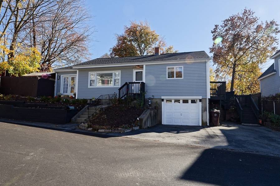 65 12th St, Lowell, MA 01850