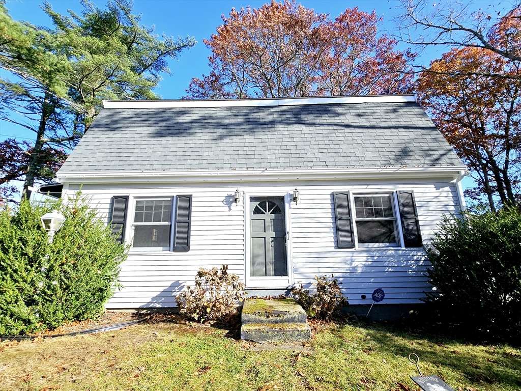 271 Plymouth Ave, Wareham, MA 02538