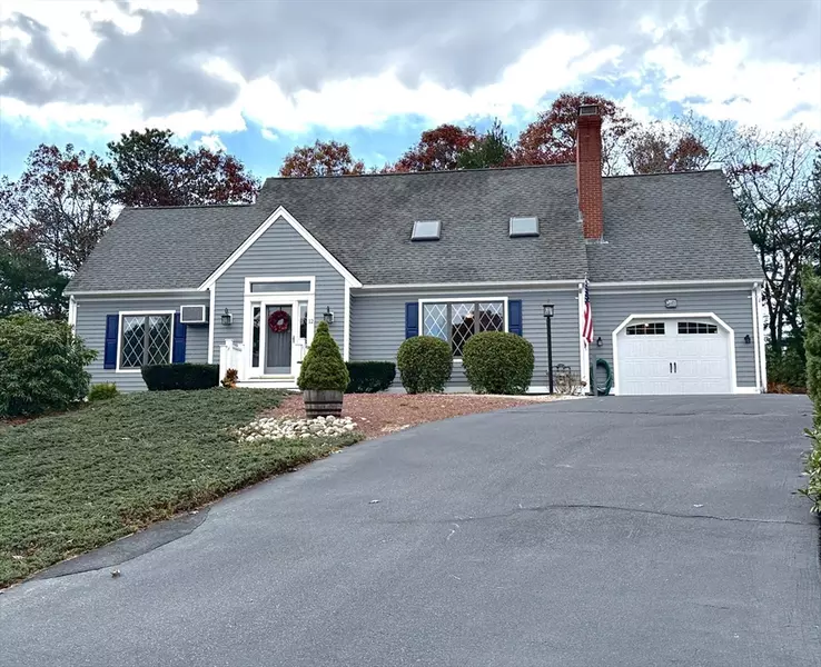 12 Rock Hollow Dr, Falmouth, MA 02536