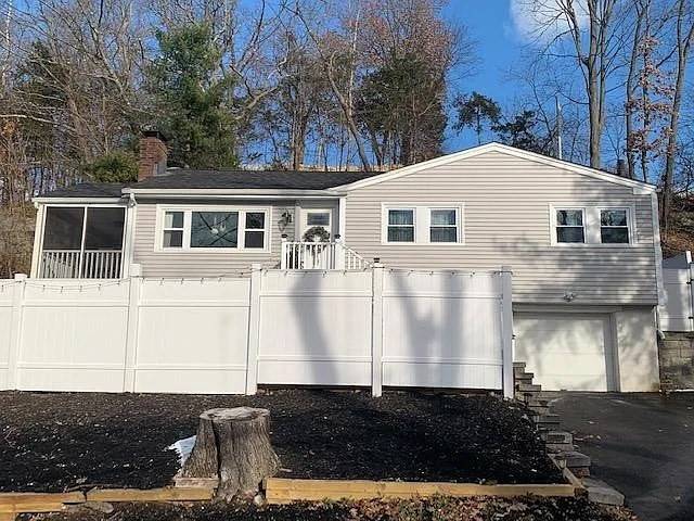 15 Livingstone Lane, Waltham, MA 02453