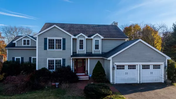 17 Victoria Ln, Rehoboth, MA 02769