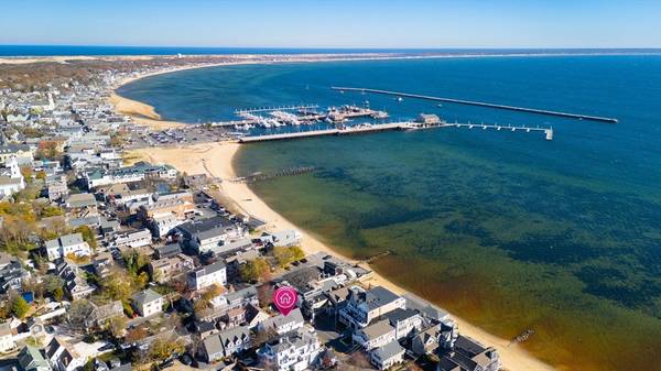 176 Commercial St #2, Provincetown, MA 02657