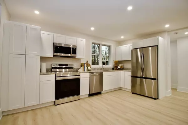 Brookfield, MA 01506,17 Pleasant St