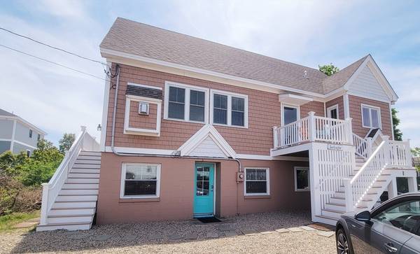 5 70th St #A, Newburyport, MA 01950