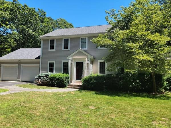 13 Quail Hollow Cir, Sandwich, MA 02563