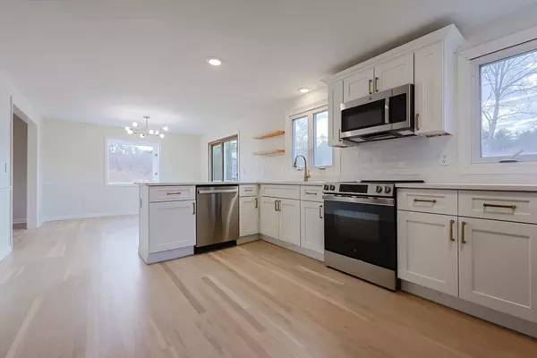 Uxbridge, MA 01569,54 Witek St