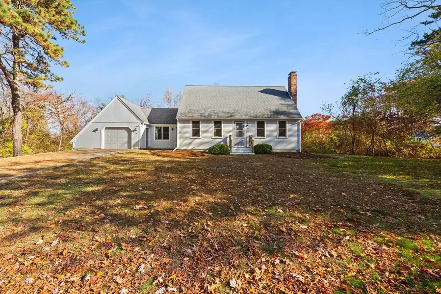 10 Stonefield Dr, Sandwich, MA 02537