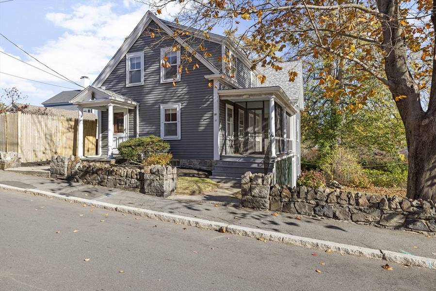 17 Watson St, Marblehead, MA 01945