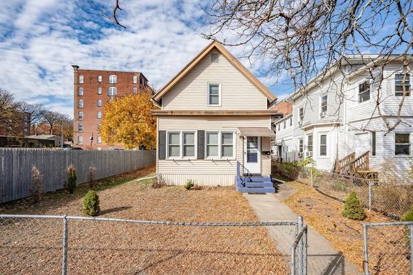 167 Oak St, Holyoke, MA 01040