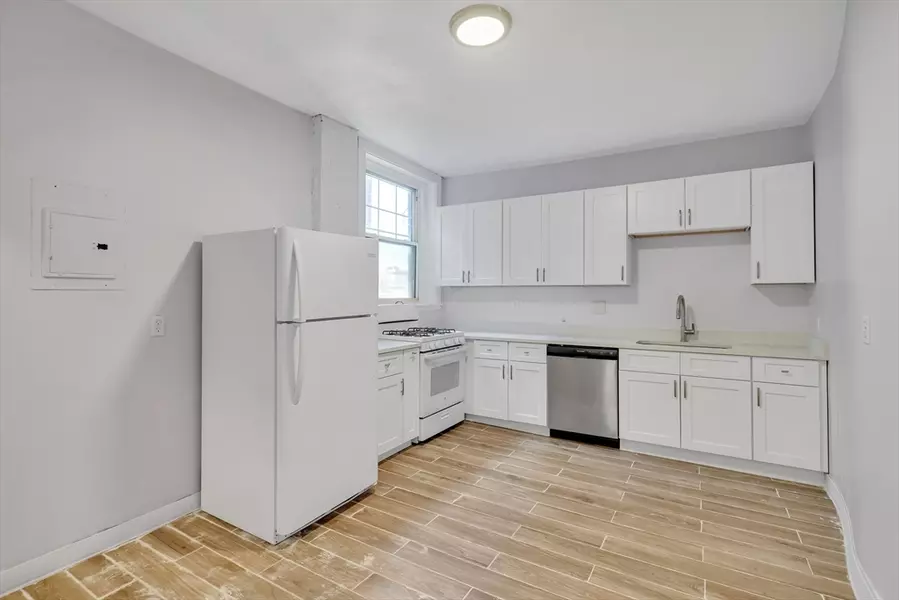 524 Harvard St #3, Brookline, MA 02446