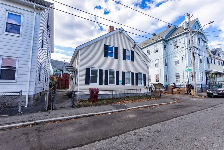 47-49 Cedar St, Lowell, MA 01852