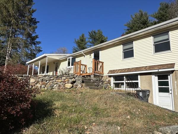 239 Lovers Ln, Haverhill, MA 01830