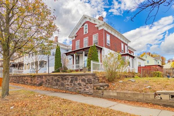 219 Pine St, Holyoke, MA 01040