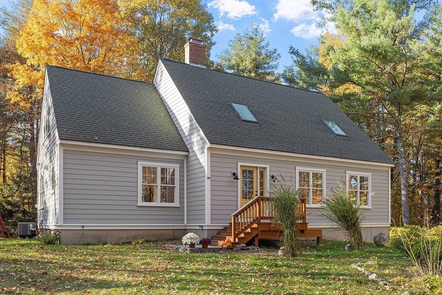 99 Townsend St, Pepperell, MA 01463