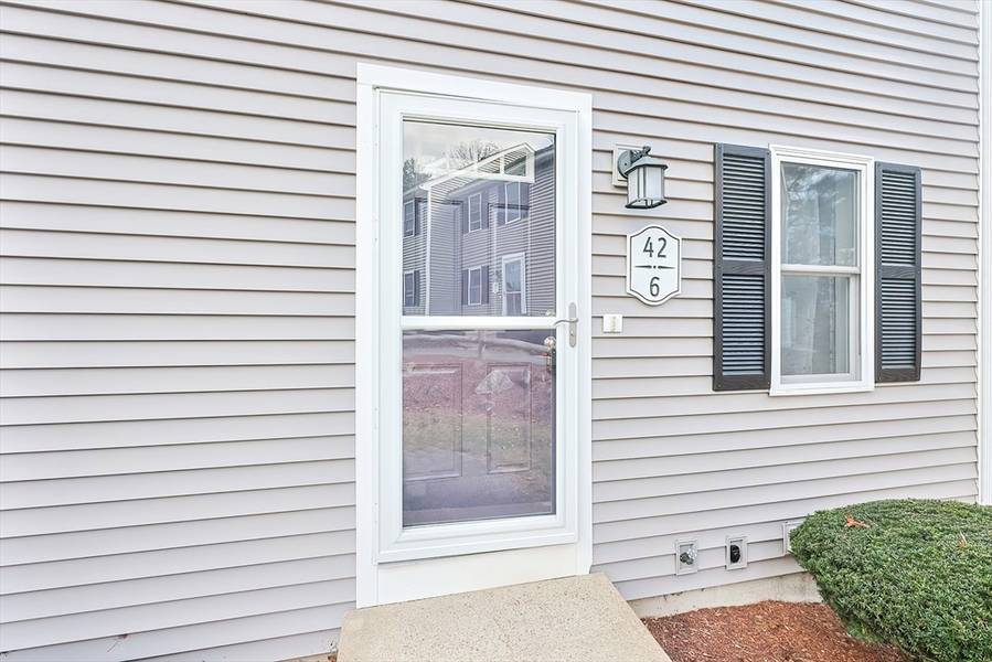 42 Olde Colonial Dr #6, Gardner, MA 01440