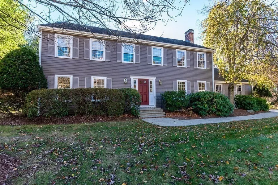 3 Cranmore Rd, Medfield, MA 02052