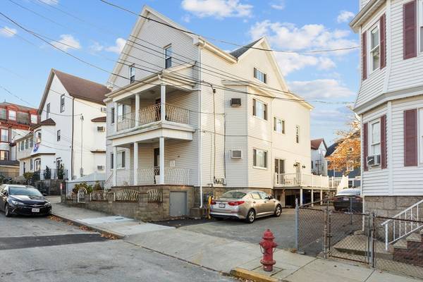 49 Berkley St, Fall River, MA 02724