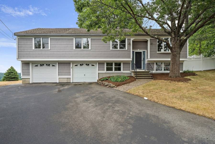 15 Skyview Ln, Woburn, MA 01801