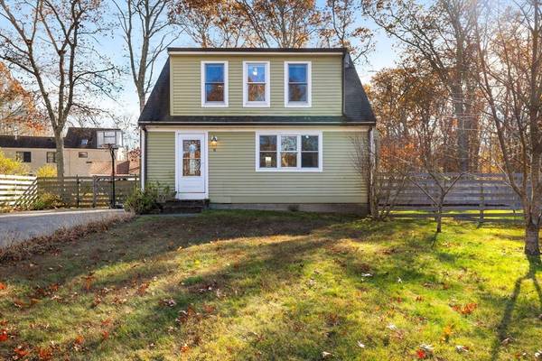 Mashpee, MA 02649,8 Blair Cir