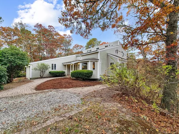 61 Bramblebush Dr, Barnstable, MA 02635