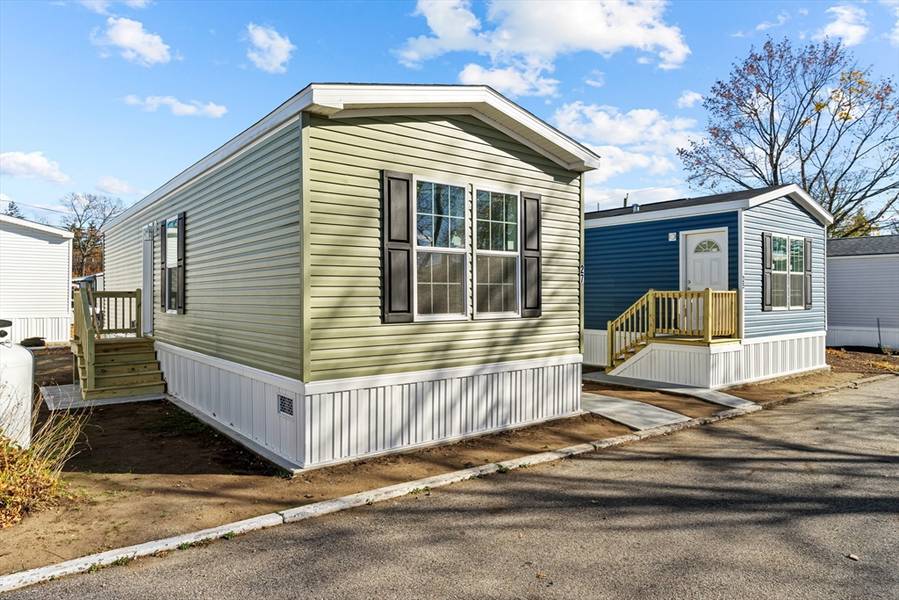 548 Kenyon Ave #27, Attleboro, MA 02703