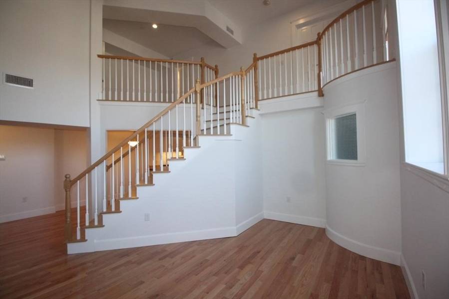 52 Sanborn St #204, Reading, MA 01867