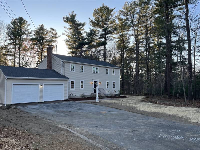 5 W Pine Dr, Walpole, MA 02081