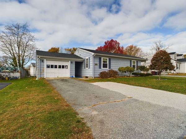 30 Saucier St, Acushnet, MA 02743