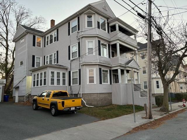 207 Oliver St #3, Fall River, MA 02724