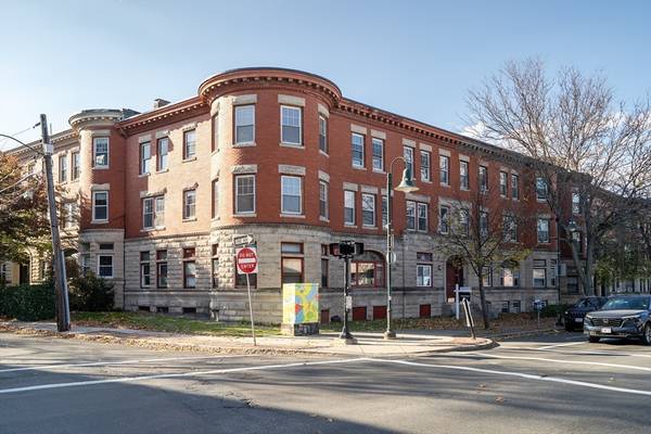 524 Harvard St, Brookline, MA 02446