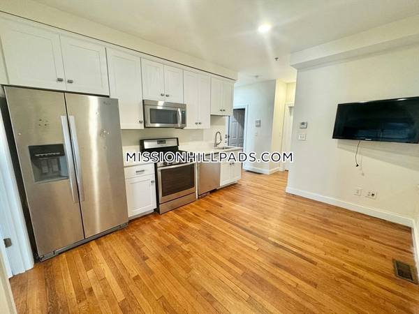 830 Huntington Ave #1, Boston, MA 02119