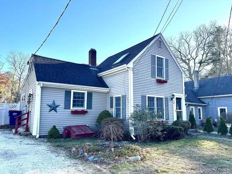 18 Fearing Hill Rd, Wareham, MA 02571