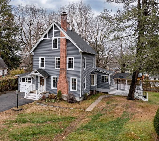 28 Maple St, Wilbraham, MA 01095