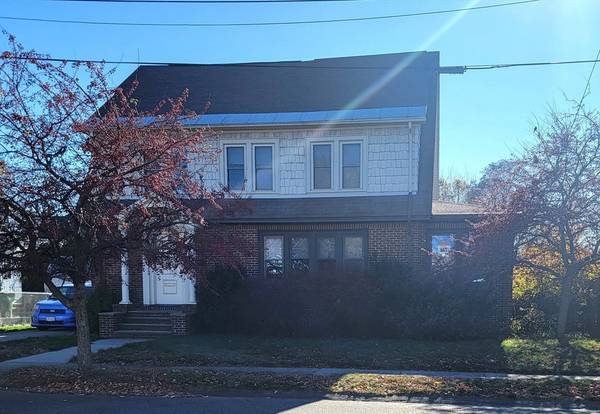 15 Page Ct, Chicopee, MA 01020