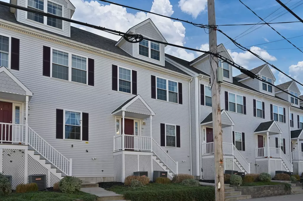 Medford, MA 02155,107 Myrtle St #107