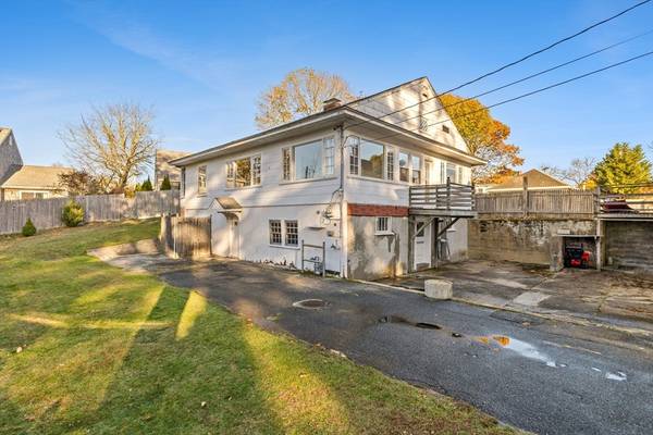 15 Chester St, Falmouth, MA 02556