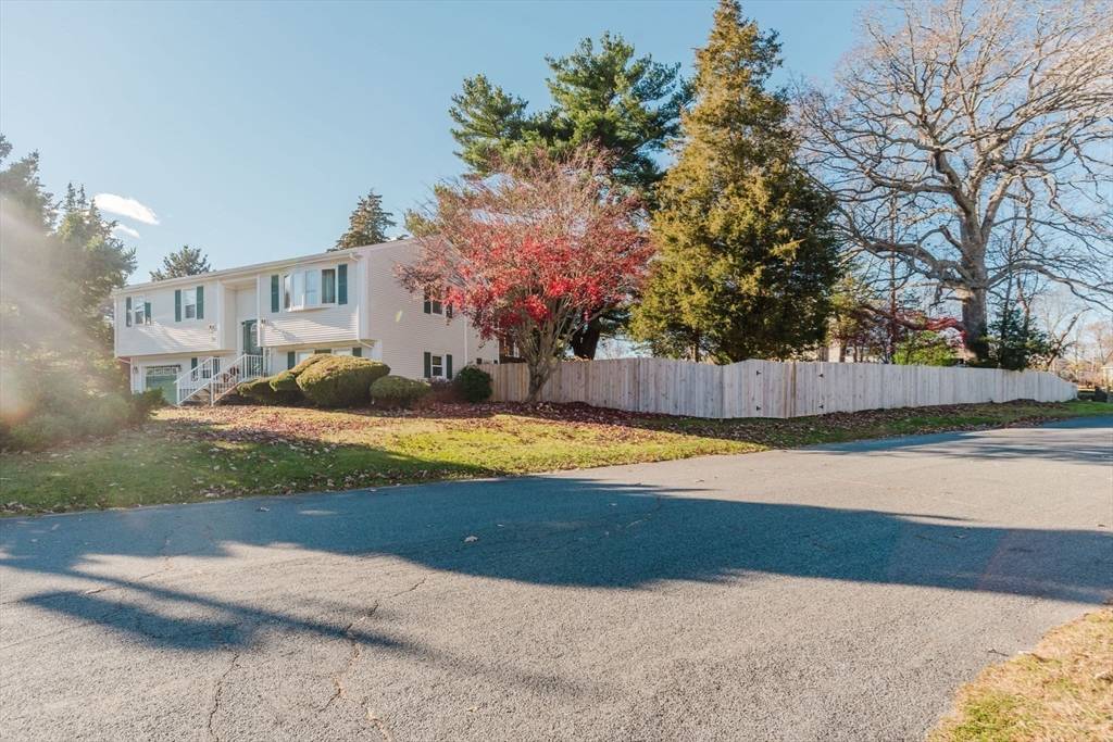 Westport, MA 02790,24 Tripp Dr