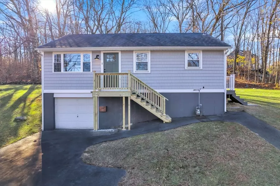 2 Leslie Ln, Millbury, MA 01527