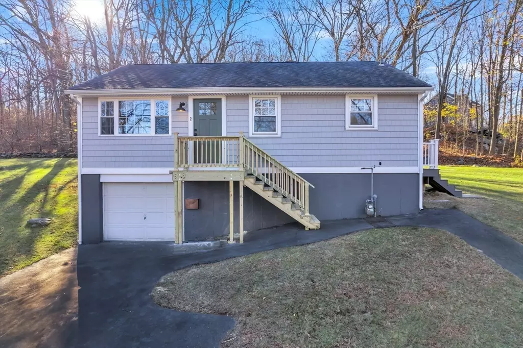 Millbury, MA 01527,2 Leslie Ln