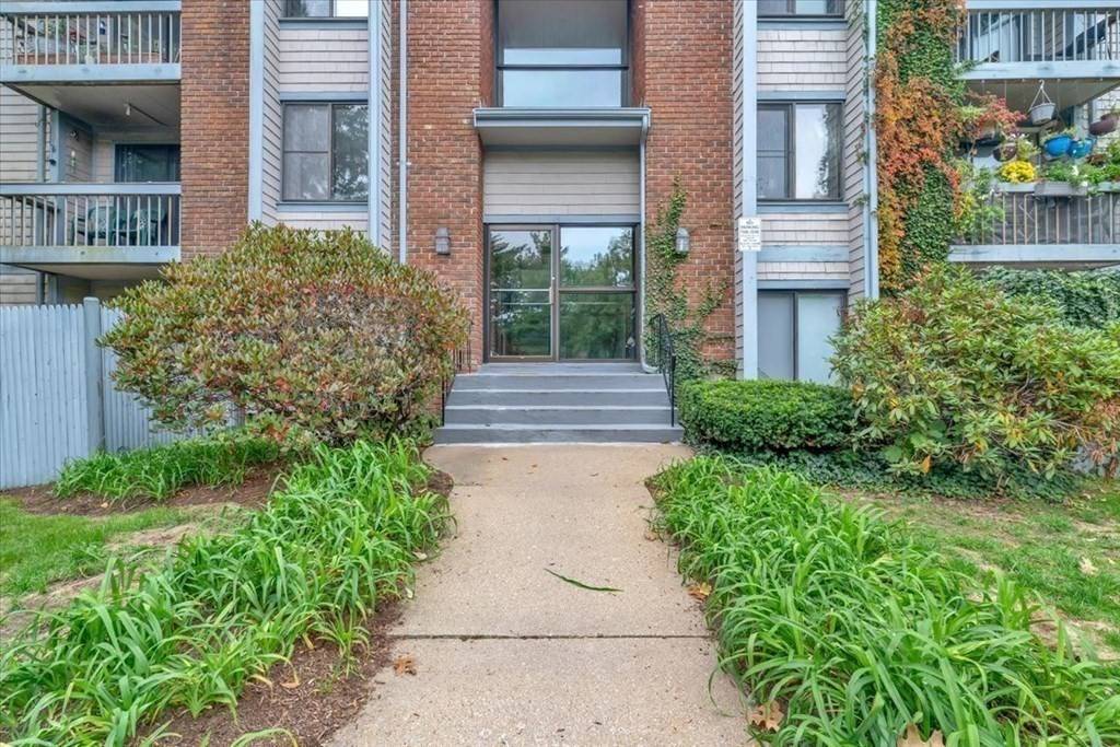 Weymouth, MA 02189,14 Old Stone Way #11