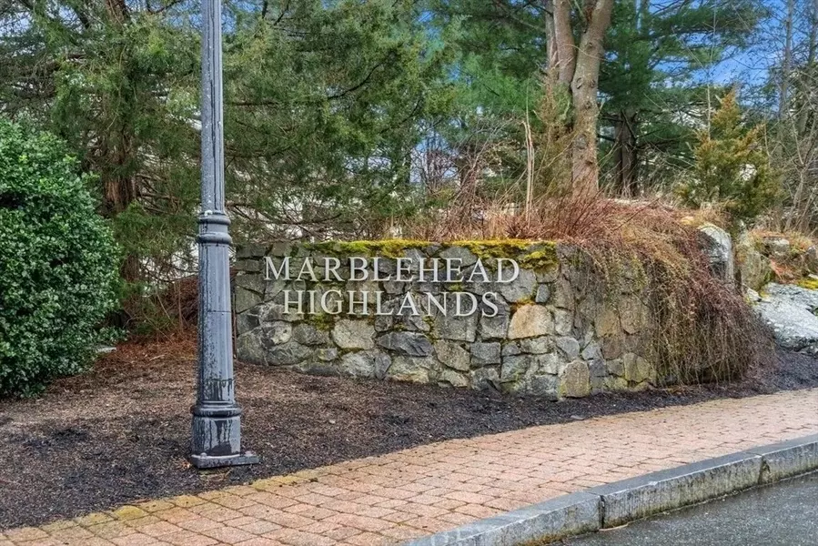 39 Intrepid Circle #203, Marblehead, MA 01945