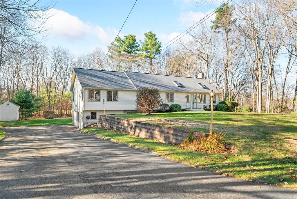 Mendon, MA 01756,17 Park Street