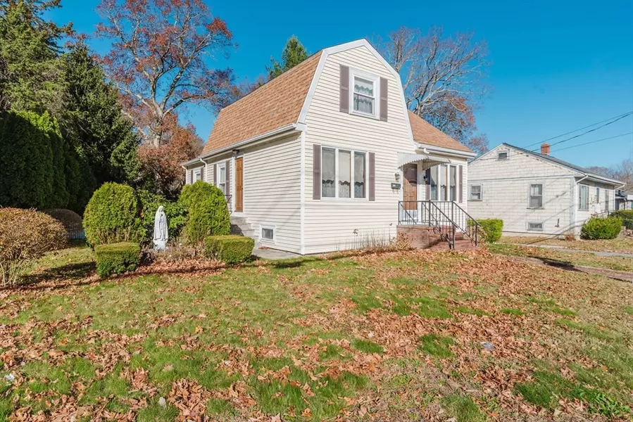 153 Oak St, Taunton, MA 02780