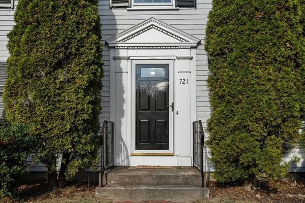 Wellesley, MA 02481,721 Worcester St