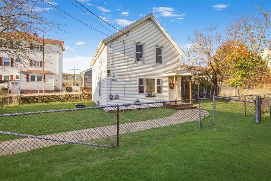 45 Boutwell St, Fall River, MA 02723