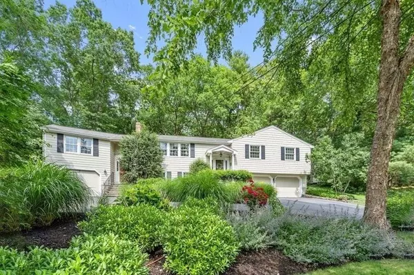 17 Stagecoach Road, Medfield, MA 02052