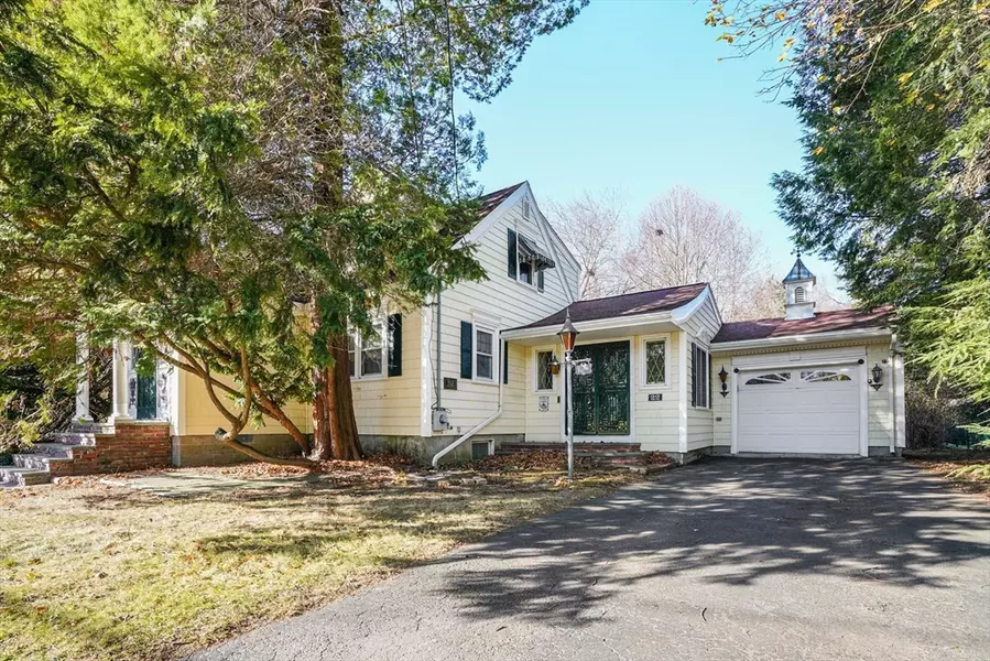 22 Freeport Ave, Methuen, MA 01844