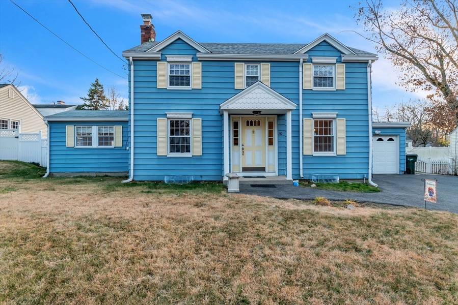 39 Hartwick St, Springfield, MA 01108