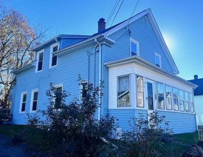 10 Goddard Street, Webster, MA 01570